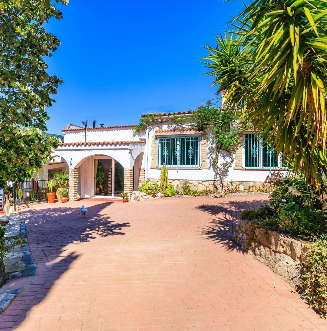 6 bedroom Finca/Country House for sale in L'Albiol with pool - € 819,000 (Ref: 9877536)