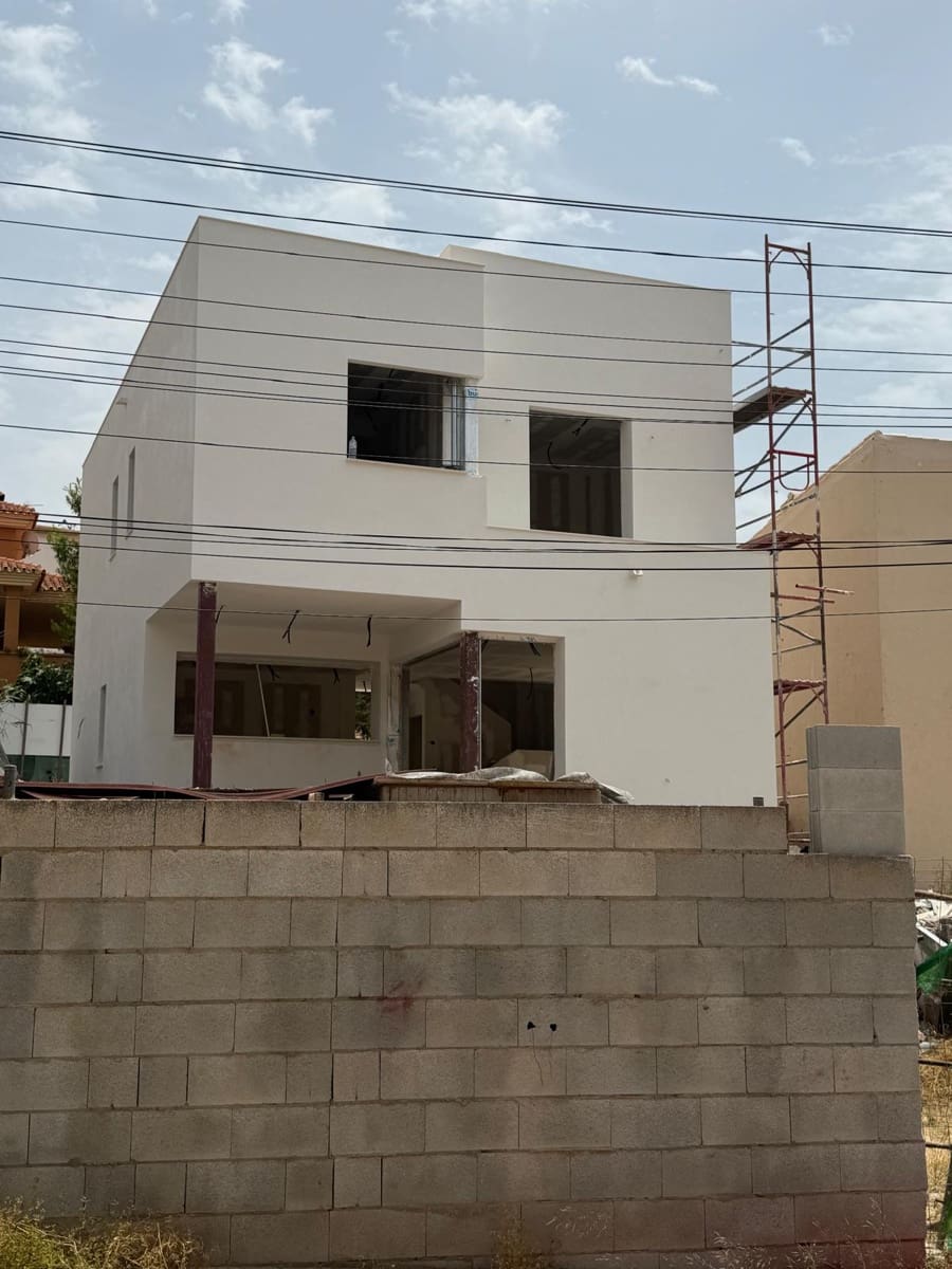 Chalet de 4 habitaciones en Málaga ciudad en venta con piscina garaje - 825.000 € (Ref: 9877595)
