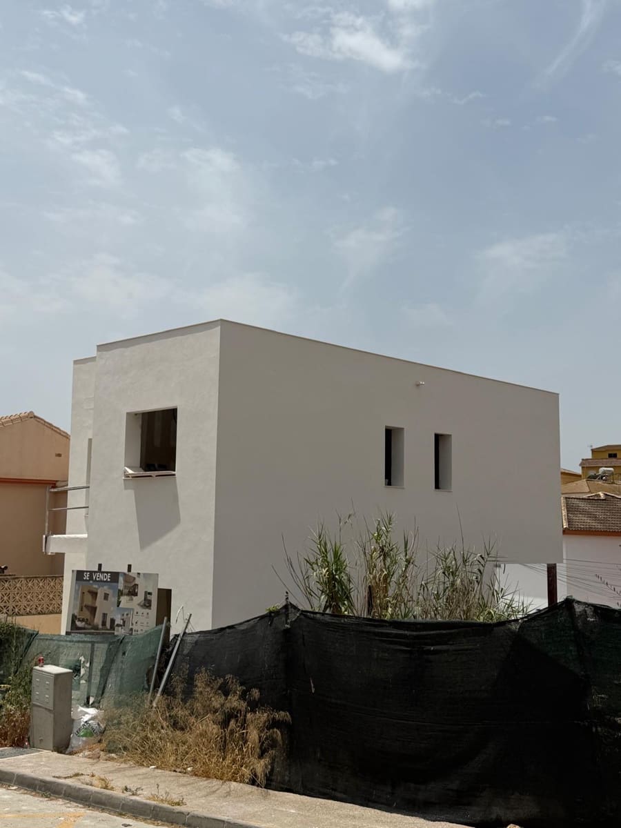 Chalet de 4 habitaciones en Málaga ciudad en venta con piscina garaje - 825.000 € (Ref: 9877595)