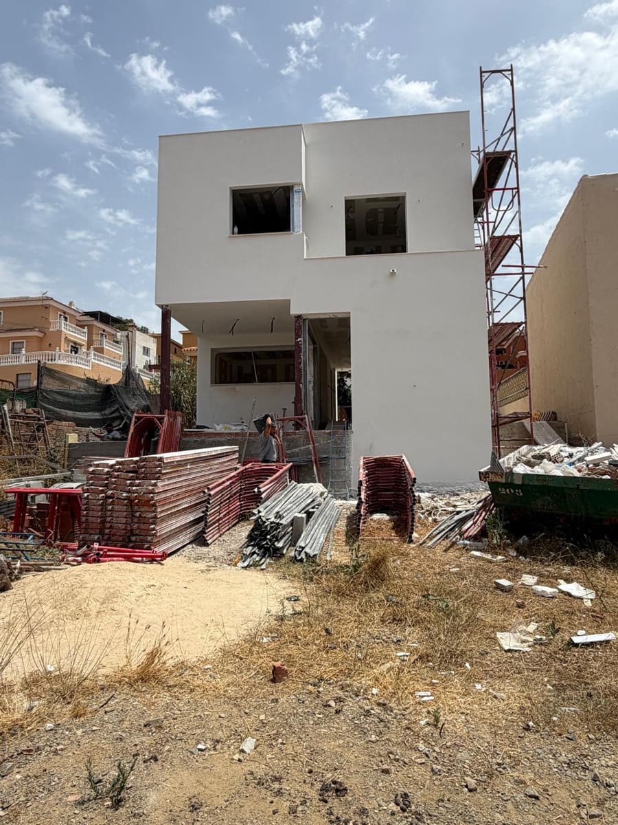 Chalet de 4 habitaciones en Málaga ciudad en venta con piscina garaje - 825.000 € (Ref: 9877595)