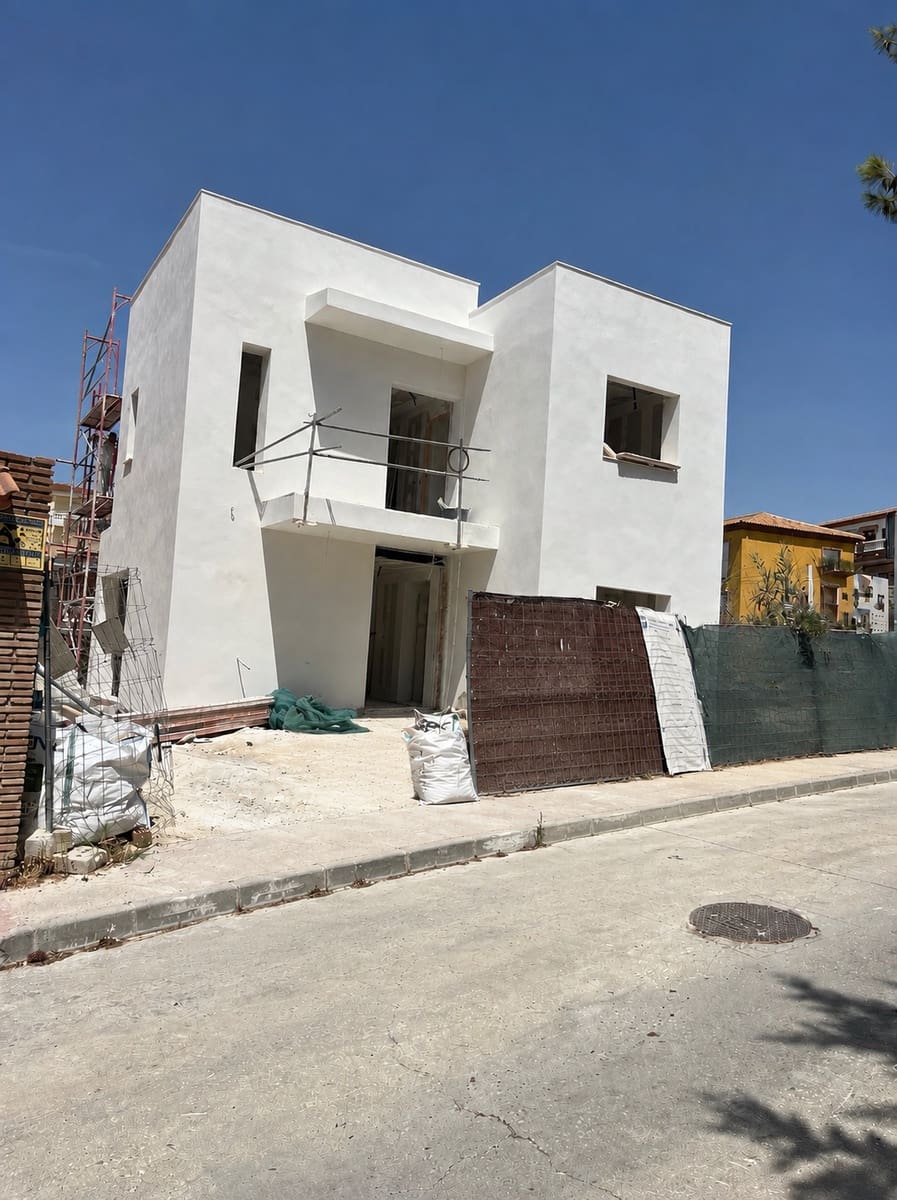 Chalet de 4 habitaciones en Málaga ciudad en venta con piscina garaje - 825.000 € (Ref: 9877595)