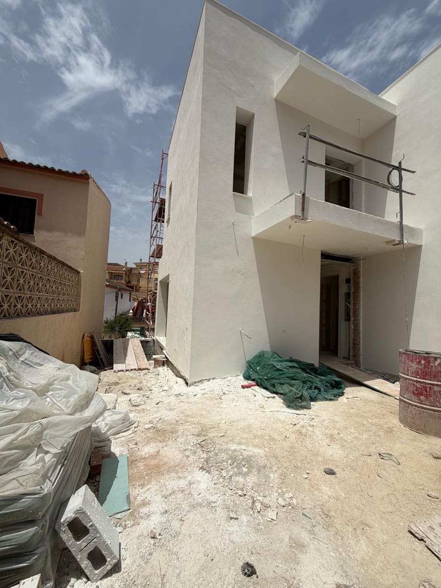 Chalet de 4 habitaciones en Málaga ciudad en venta con piscina garaje - 825.000 € (Ref: 9877595)