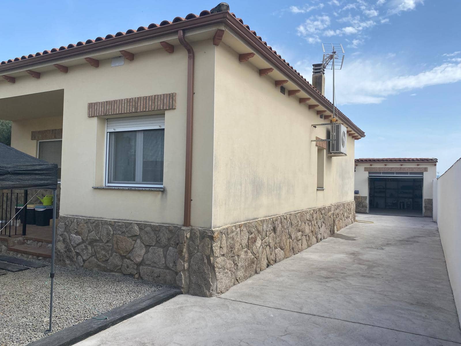 2 bedroom Villa for sale in Saucedilla with garage - € 165,000 (Ref: 9879849)