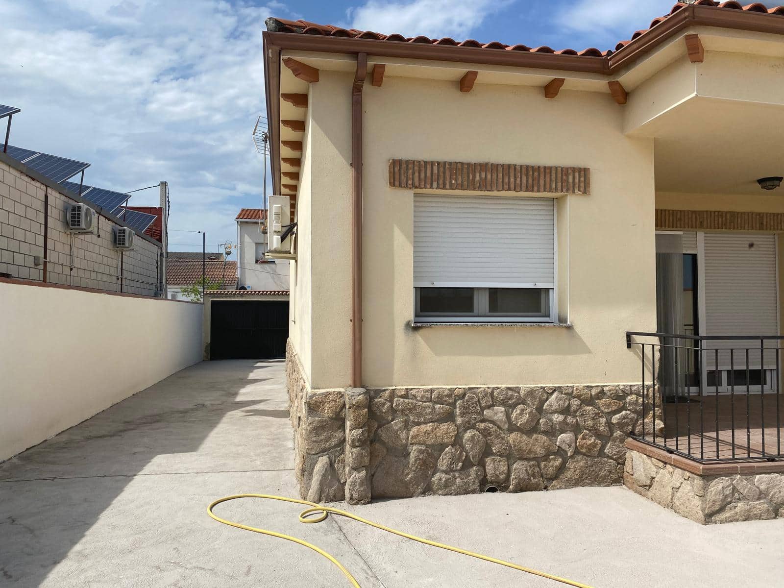 2 bedroom Villa for sale in Saucedilla with garage - € 165,000 (Ref: 9879849)