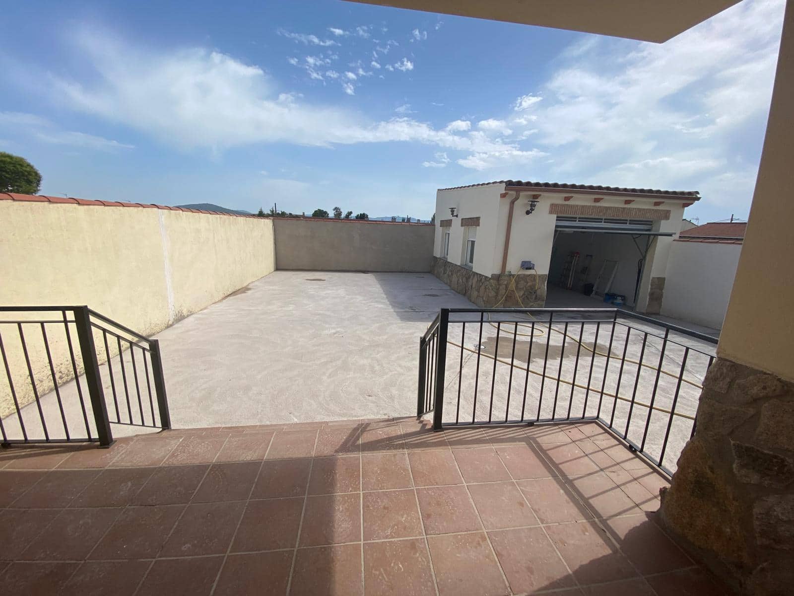 2 bedroom Villa for sale in Saucedilla with garage - € 165,000 (Ref: 9879849)