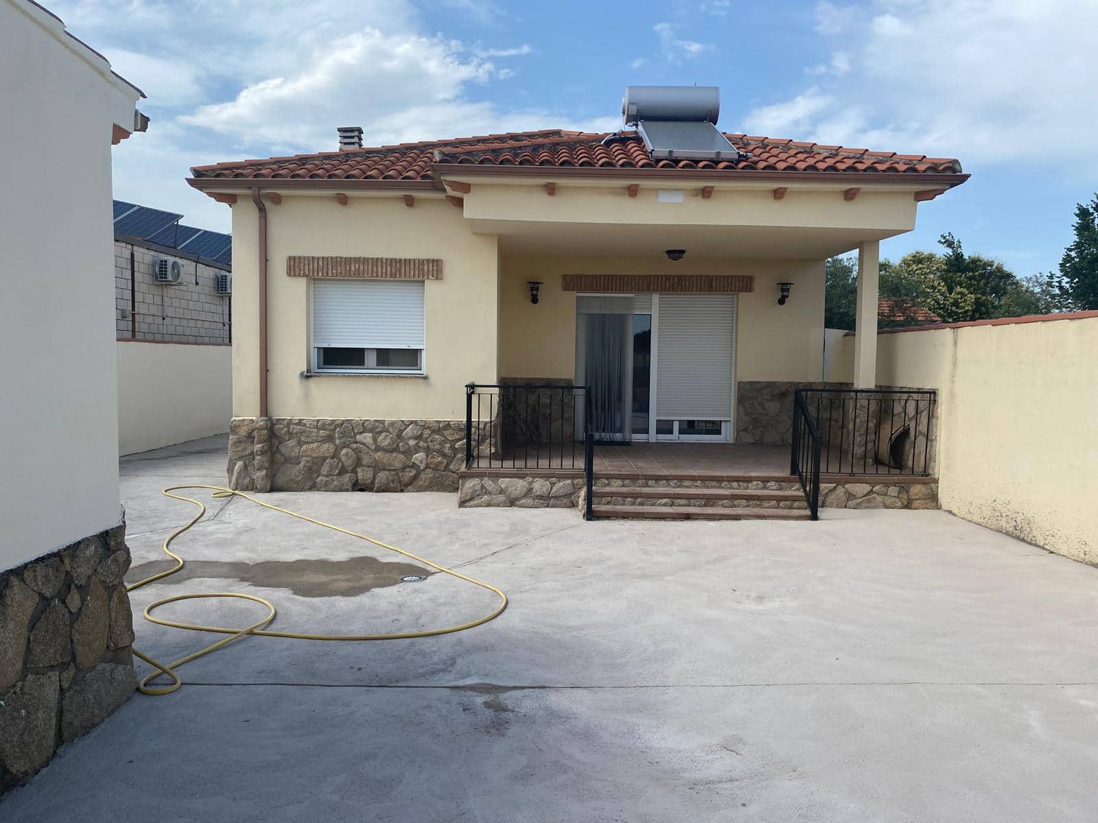 2 bedroom Villa for sale in Saucedilla with garage - € 165,000 (Ref: 9879849)