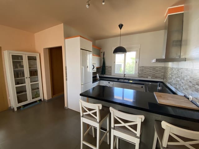 2 bedroom Villa for sale in Saucedilla with garage - € 165,000 (Ref: 9879849)