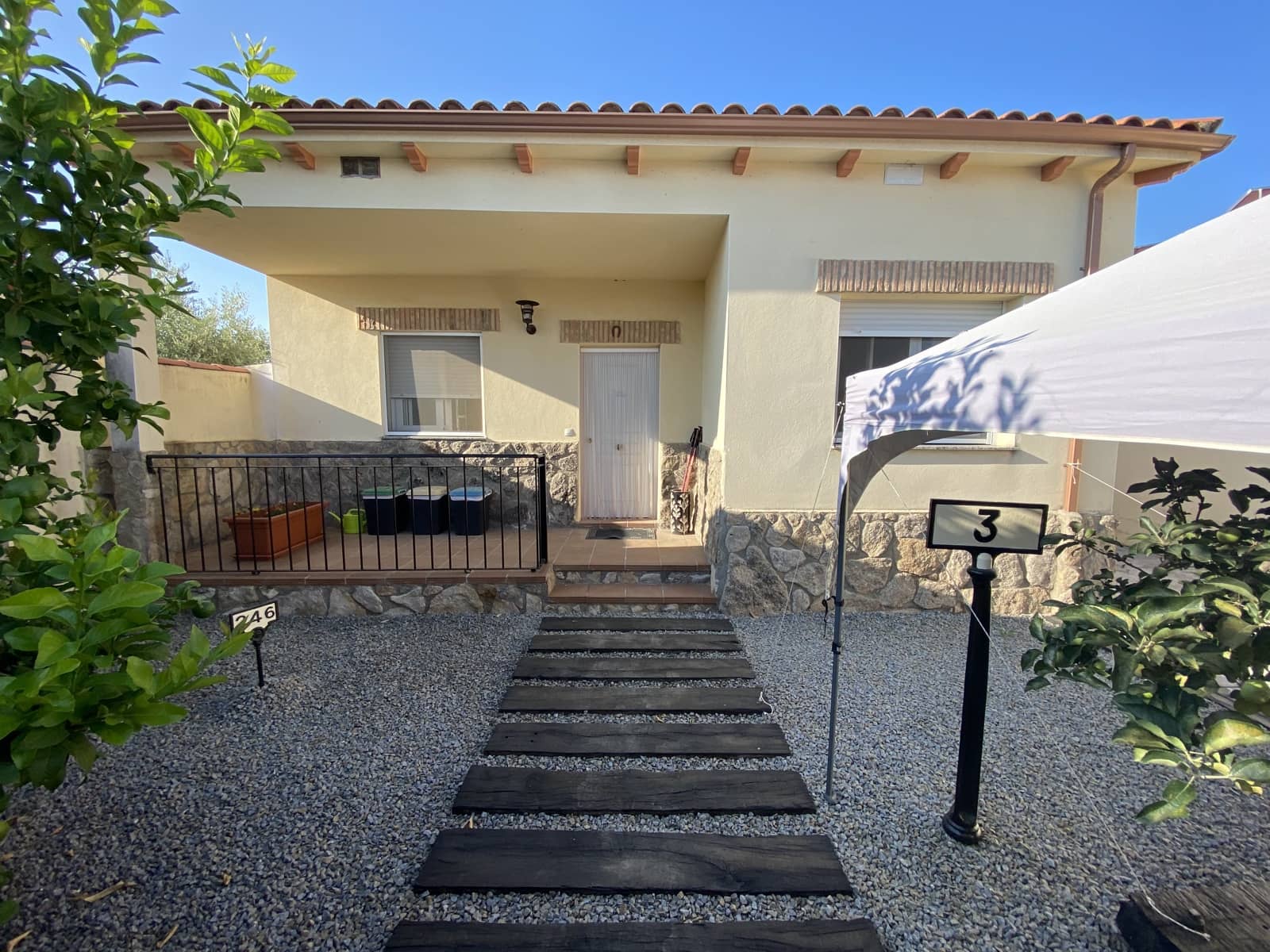 2 bedroom Villa for sale in Saucedilla with garage - € 165,000 (Ref: 9879849)