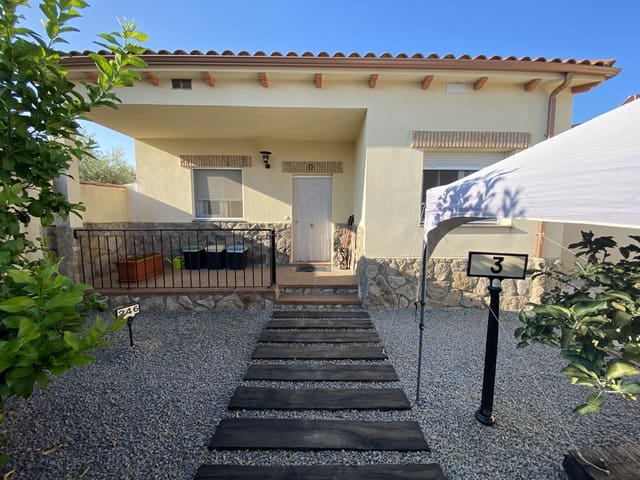 2 bedroom Villa for sale in Saucedilla with garage - € 165,000 (Ref: 9879849)