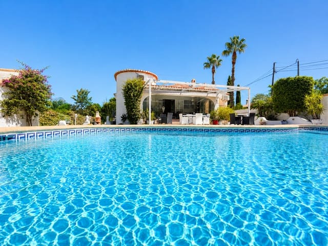 4 Zimmer Villa zu verkaufen in Dénia mit Pool Garage - 850.000 € (Ref: 10042530)