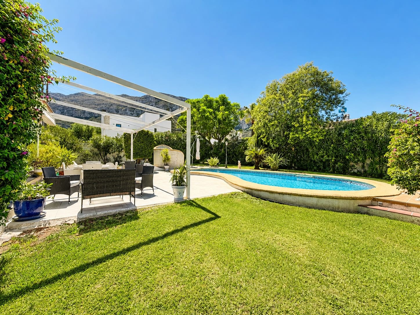4 Zimmer Villa zu verkaufen in Denia mit Pool Garage - 850.000 € (Ref: 10042530)