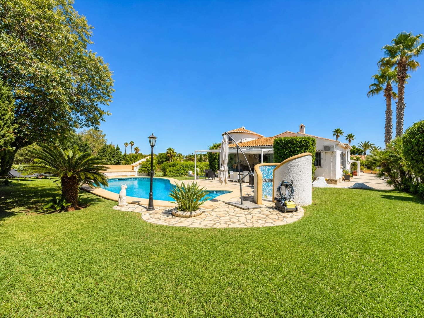 4 Zimmer Villa zu verkaufen in Denia mit Pool Garage - 850.000 € (Ref: 10042530)