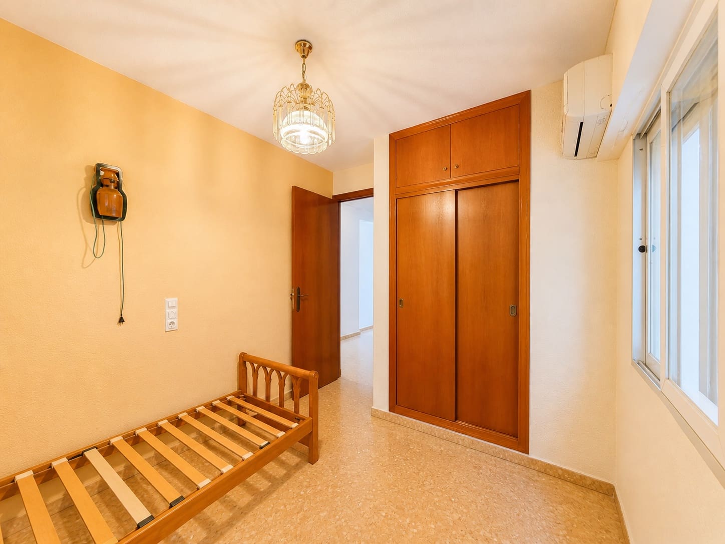 Piso de 3 habitaciones en Dénia en venta - 220.000 € (Ref: 9918857)