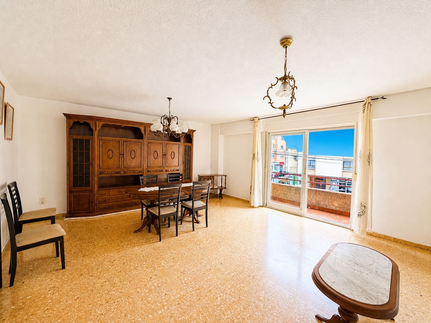 Piso de 3 habitaciones en Dénia en venta - 220.000 € (Ref: 9918857)