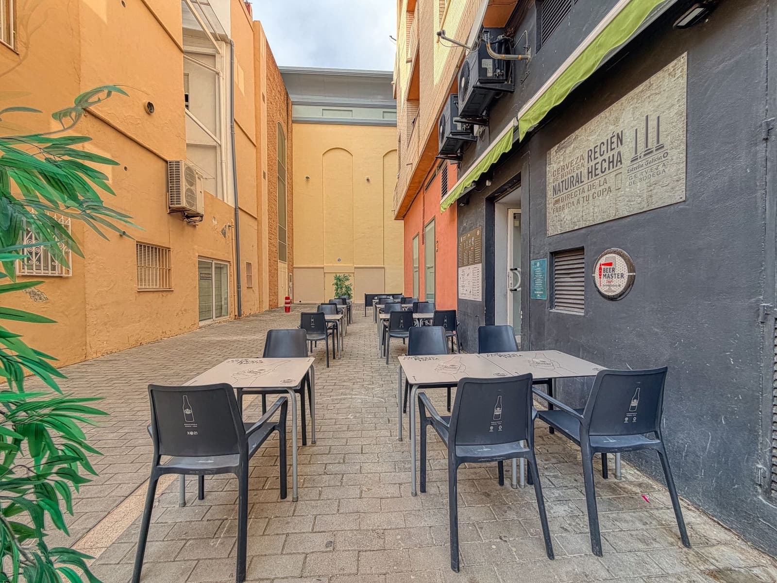 Commercieel te huur in Denia - € 1.200 (Ref: 9918861)