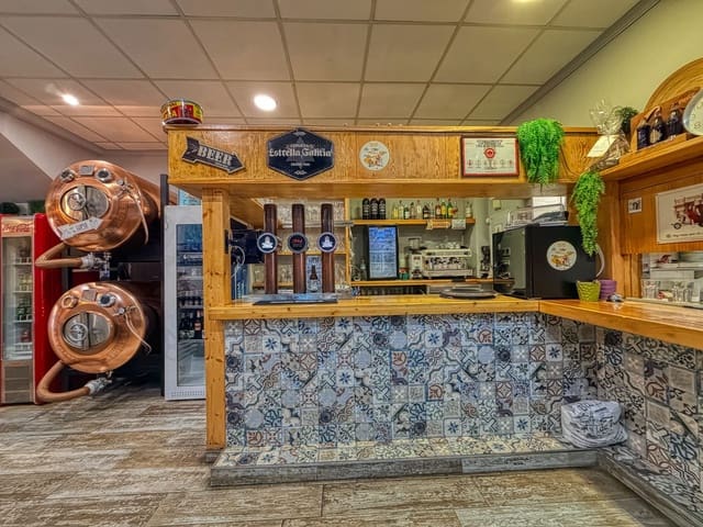 Commercieel te huur in Dénia - € 1.200 (Ref: 9918861)