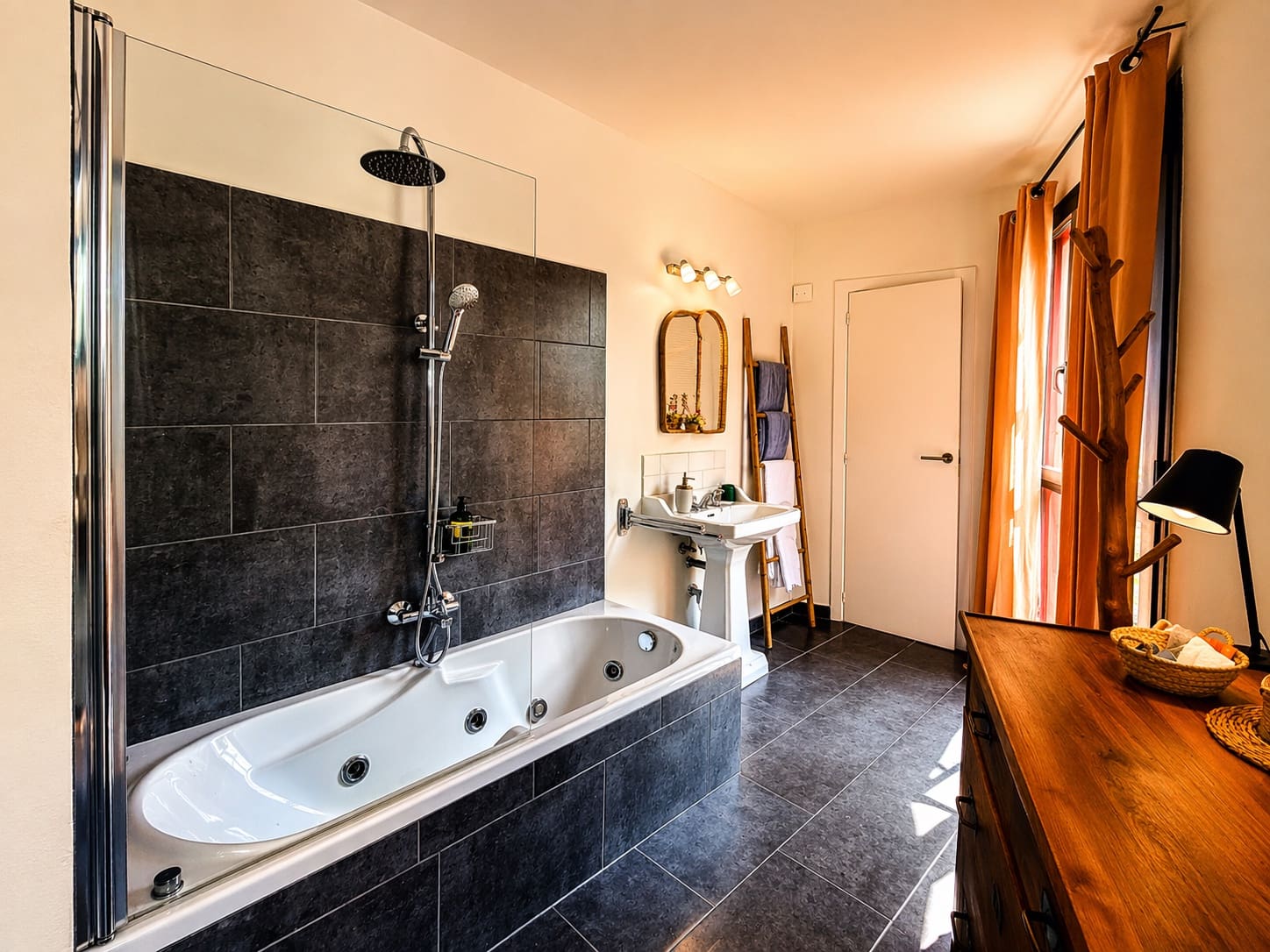 11 bedroom Villa for sale in Sagra with pool garage - € 1,950,000 (Ref: 9918866)