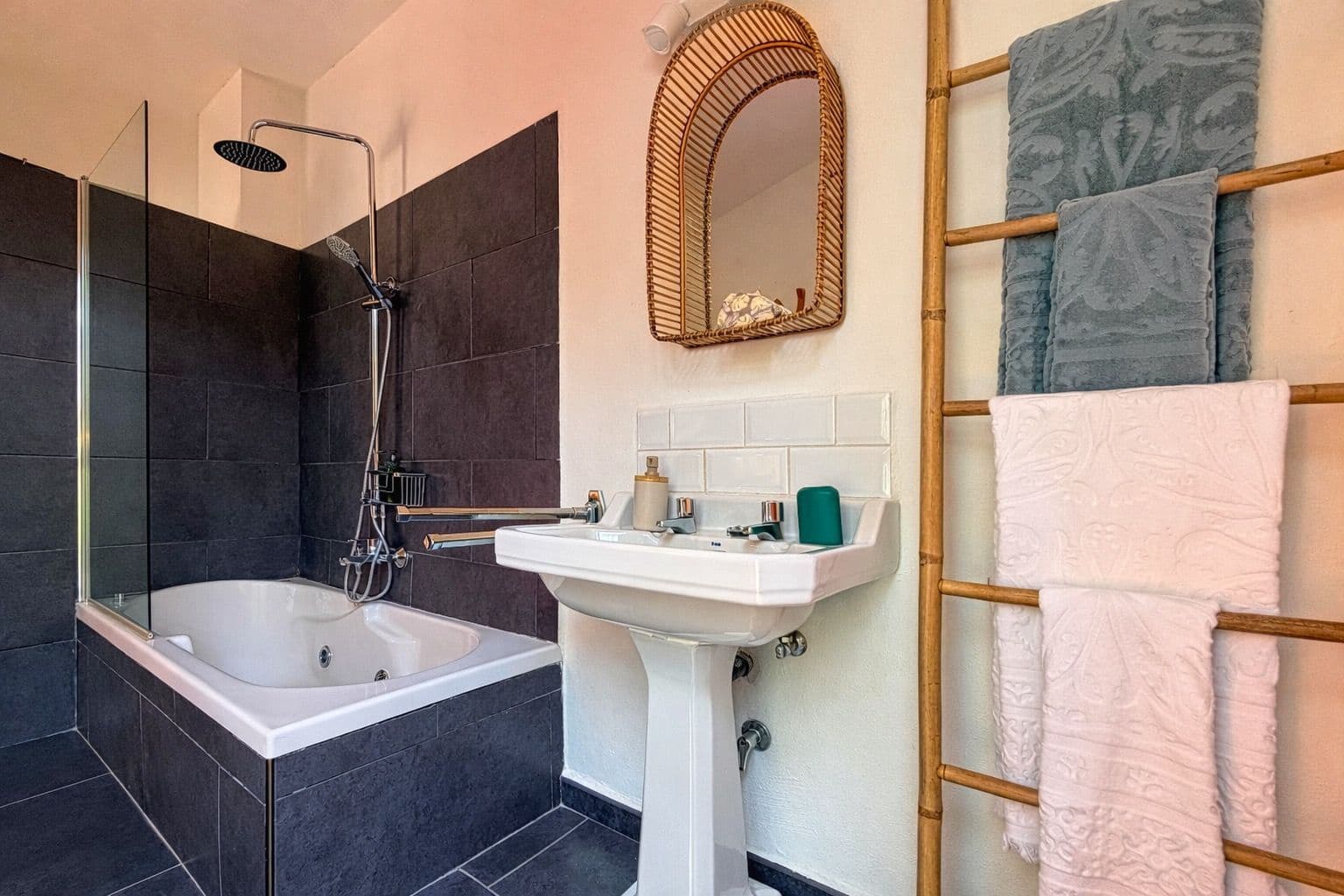 11 bedroom Villa for sale in Sagra with pool garage - € 1,950,000 (Ref: 9918866)