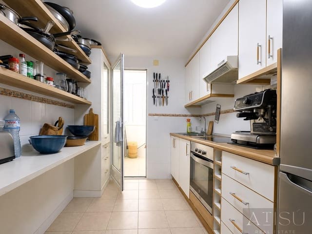 3 makuuhuone Kattohuoneisto myytävänä paikassa Playa Poniente, Benidorm mukana uima-altaan 
autotalli - 720 000 € (Ref: 10016828)