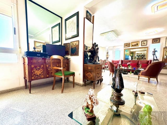 3 makuuhuone Kattohuoneisto myytävänä paikassa Playa Poniente, Benidorm mukana uima-altaan 
autotalli - 720 000 € (Ref: 10016828)
