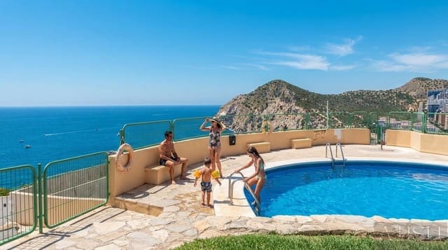 2 makuuhuone Omakotitalo myytävänä paikassa Playa Poniente, Benidorm mukana uima-altaan 
autotalli - 269 000 € (Ref: 10036219)