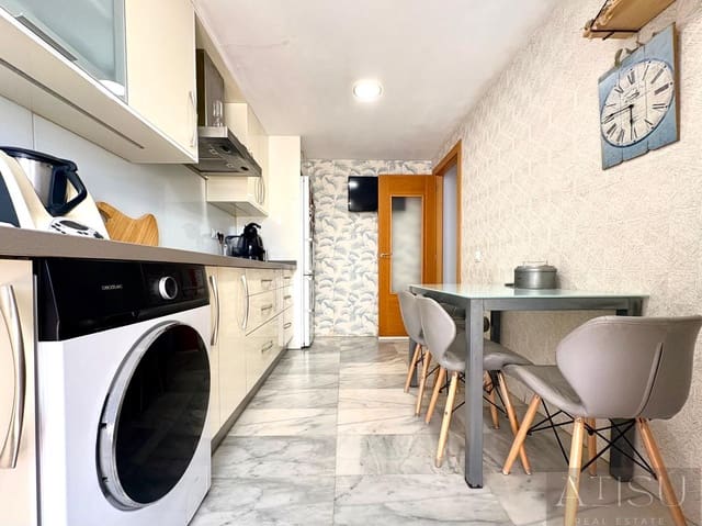 2 makuuhuone Omakotitalo myytävänä paikassa Playa Poniente, Benidorm mukana uima-altaan 
autotalli - 269 000 € (Ref: 10036219)