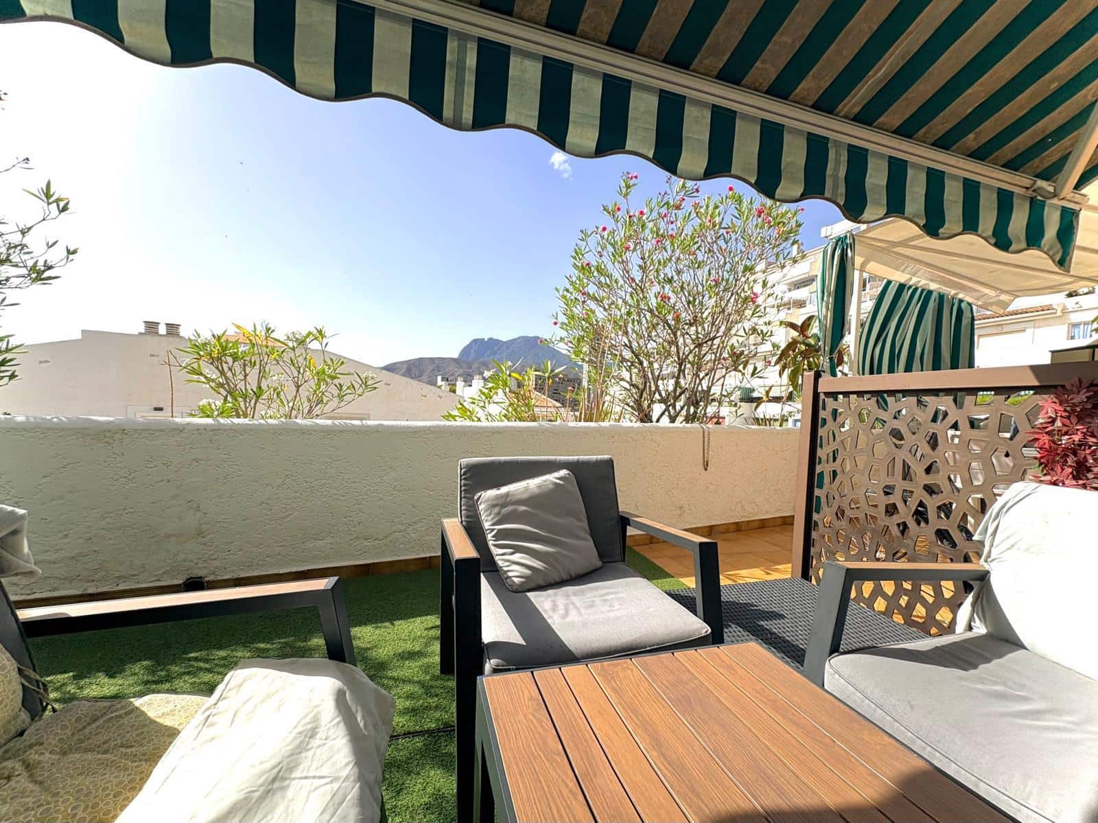 2 soverom Kjedet enebolig til salgs i Benidorm med svømmebasseng garasje - € 249 000 (Ref: 10171961)