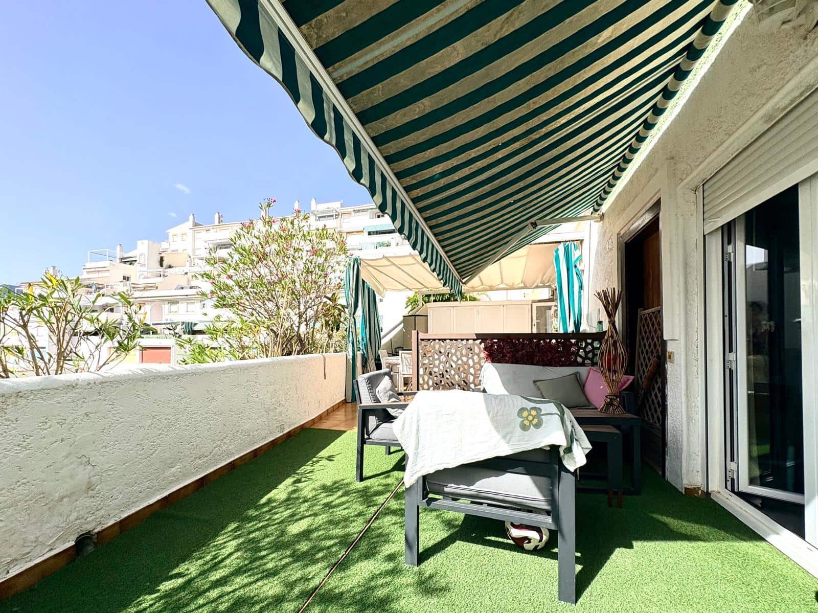 2 soverom Kjedet enebolig til salgs i Benidorm med svømmebasseng garasje - € 249 000 (Ref: 10171961)