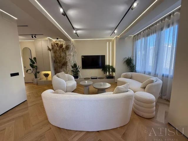 3 soveværelse Lejlighed til salg i Barrio del Centro, Alicante by - € 620.000 (Ref: 10179621)