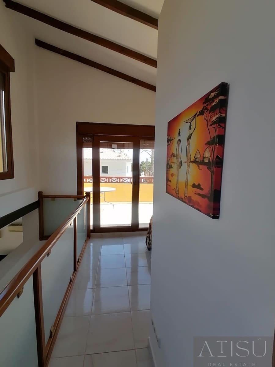 Chalet de 2 habitaciones en La Nucia en venta con piscina garaje - 420.000 € (Ref: 10179622)