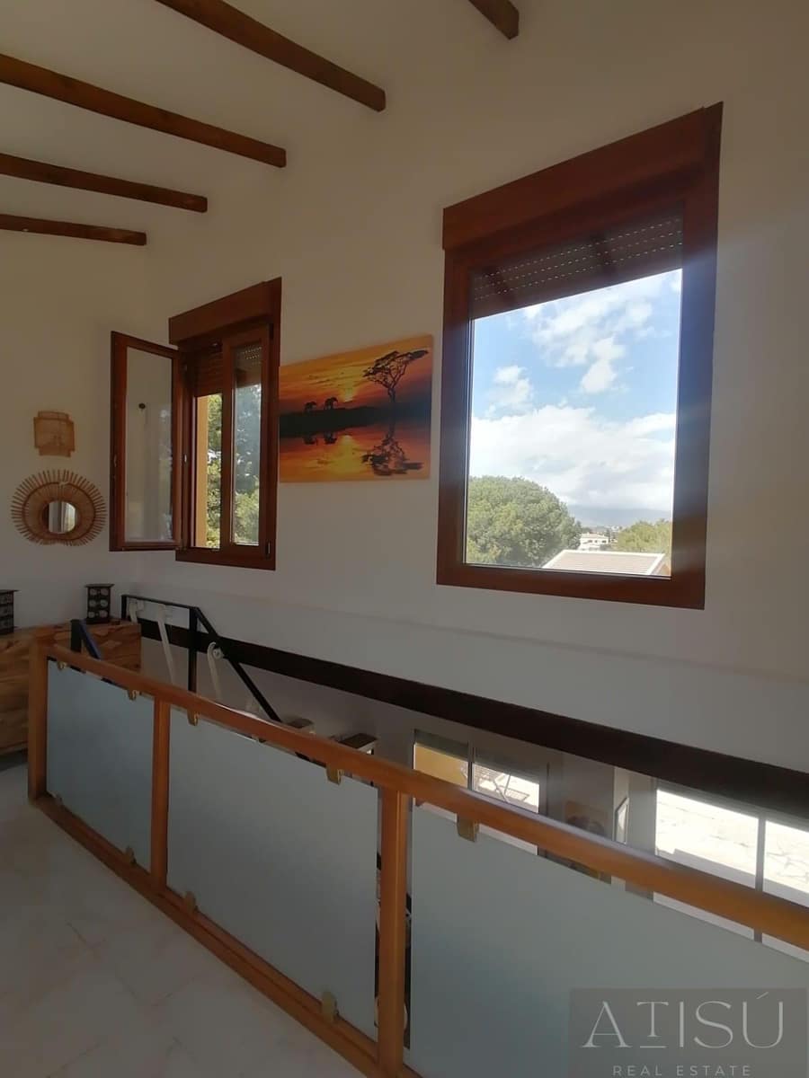 Chalet de 2 habitaciones en La Nucia en venta con piscina garaje - 420.000 € (Ref: 10179622)