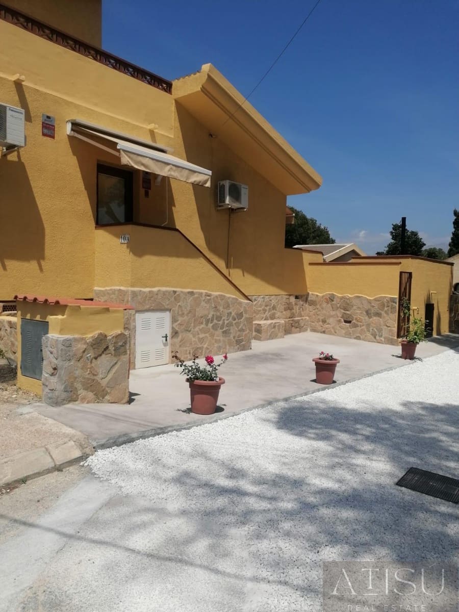 Chalet de 2 habitaciones en La Nucia en venta con piscina garaje - 420.000 € (Ref: 10179622)