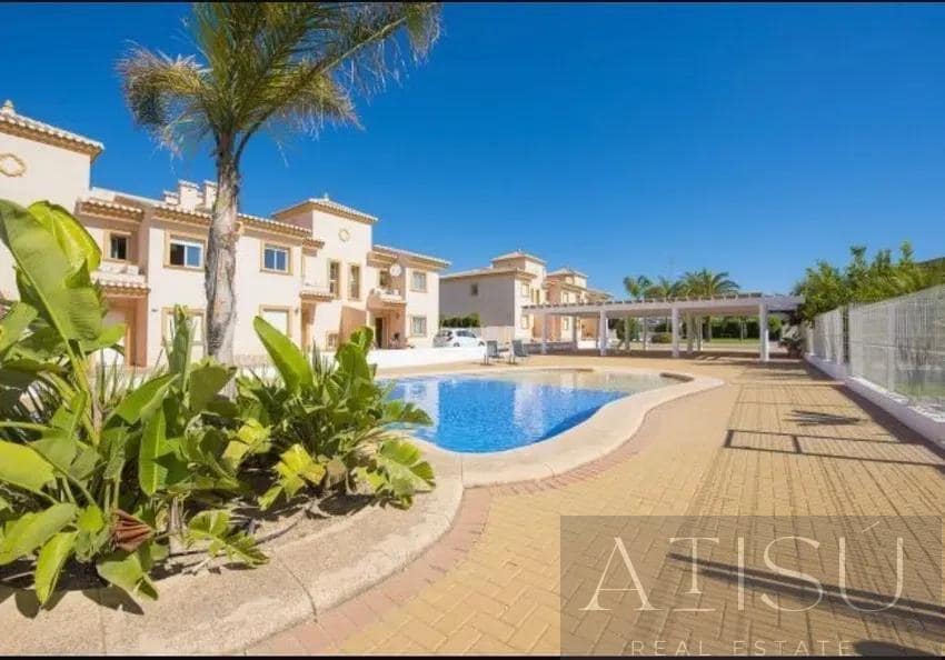 Pareado de 4 habitaciones en Calpe / Calp en venta con piscina garaje - 627.000 € (Ref: 9894811)