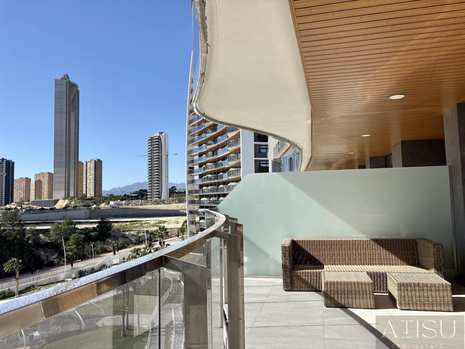 3 bedroom Flat for sale in Benidorm with pool garage - € 599,000 (Ref: 9894814)