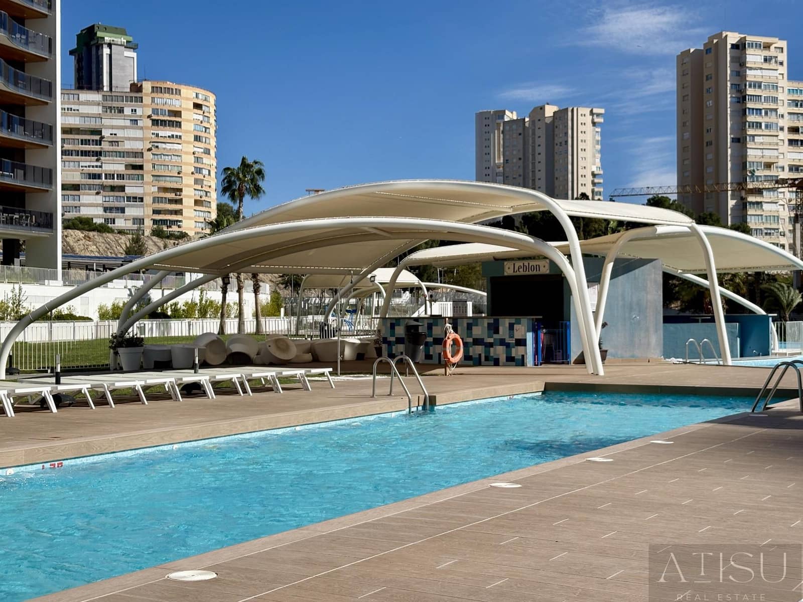 3 bedroom Flat for sale in Benidorm with pool garage - € 599,000 (Ref: 9894814)
