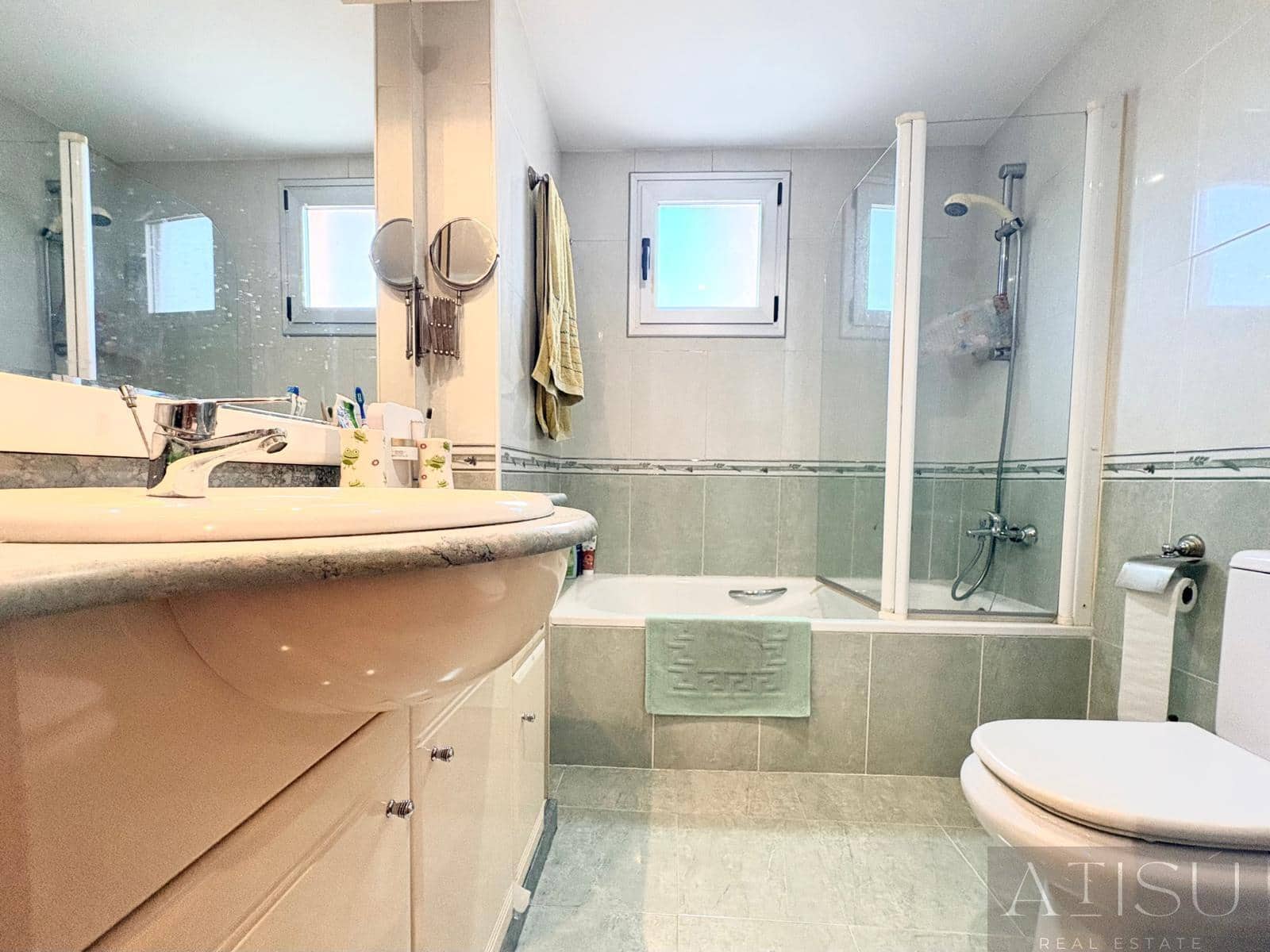 3 bedroom Flat for sale in Benidorm with garage - € 290,000 (Ref: 9894820)
