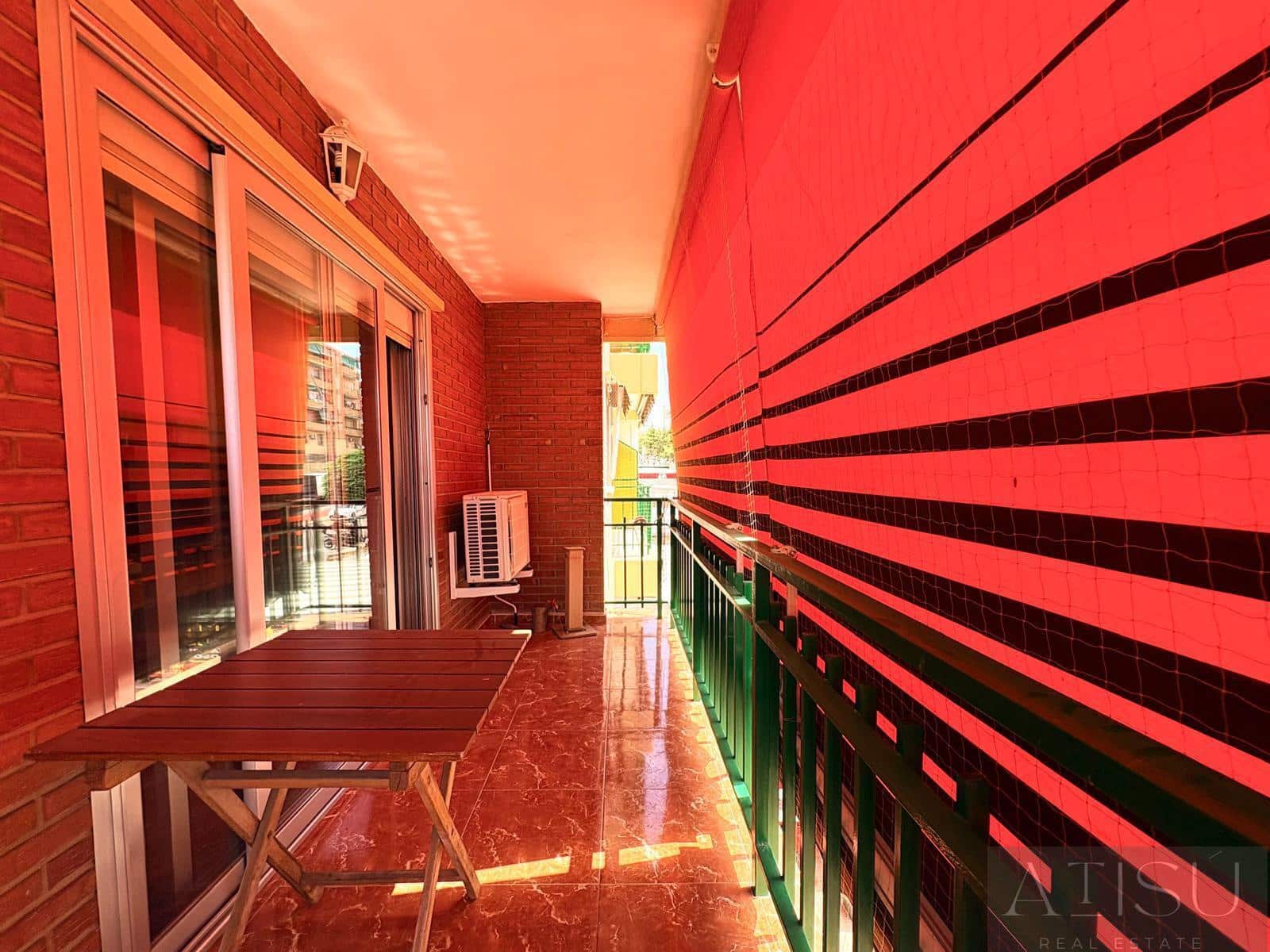 3 bedroom Flat for sale in Benidorm with garage - € 290,000 (Ref: 9894820)