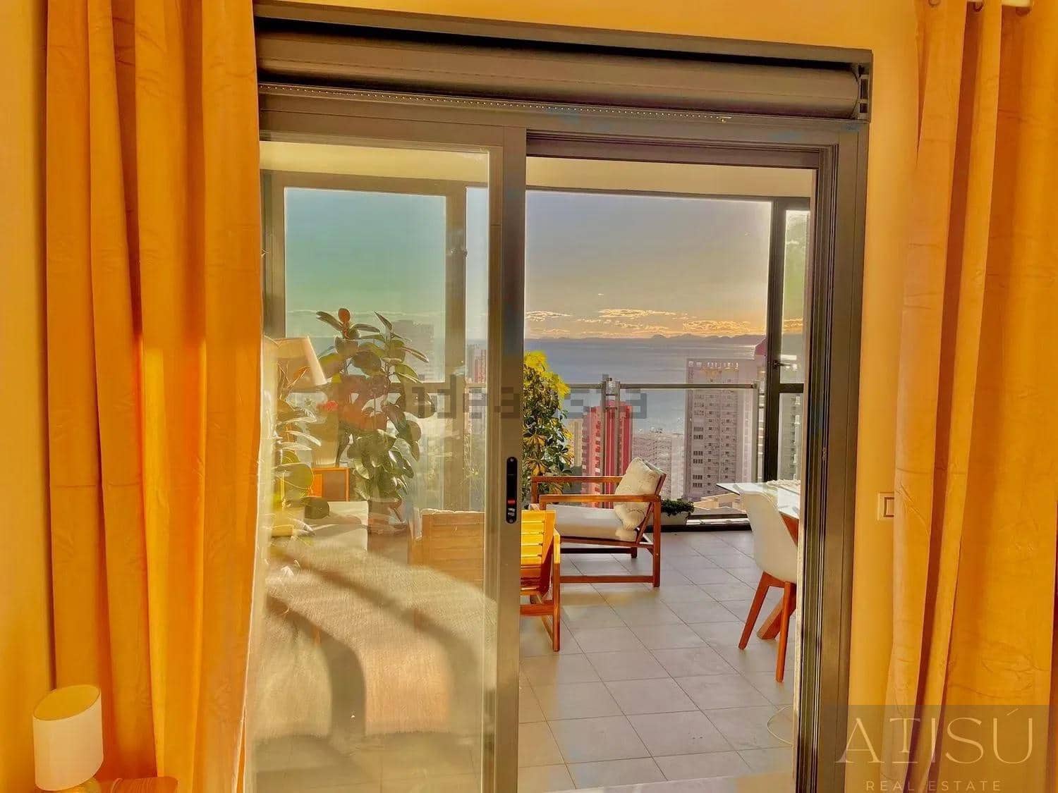 Ático de 2 habitaciones en Benidorm en venta con piscina - 315.000 € (Ref: 9894826)