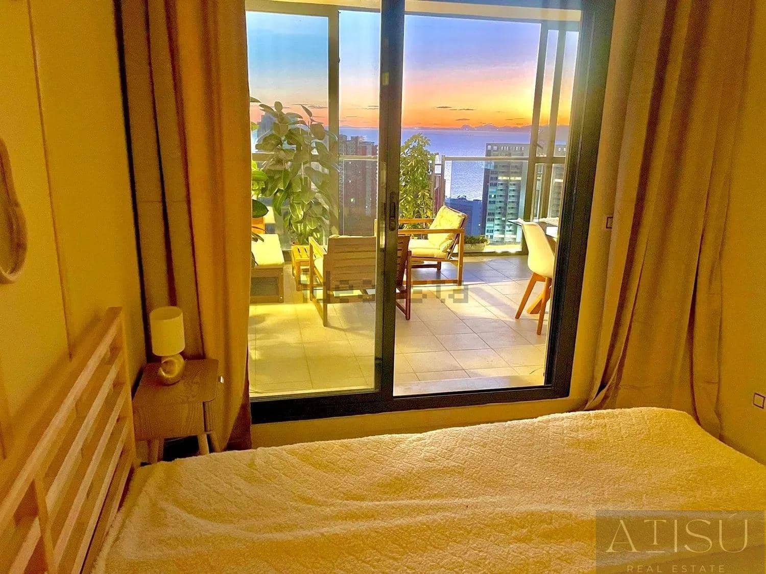 Ático de 2 habitaciones en Benidorm en venta con piscina - 315.000 € (Ref: 9894826)
