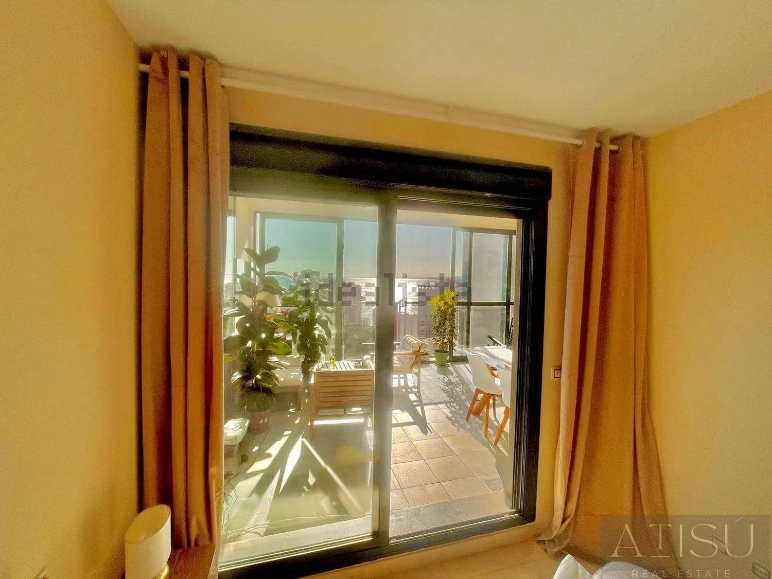 Ático de 2 habitaciones en Benidorm en venta con piscina - 315.000 € (Ref: 9894826)