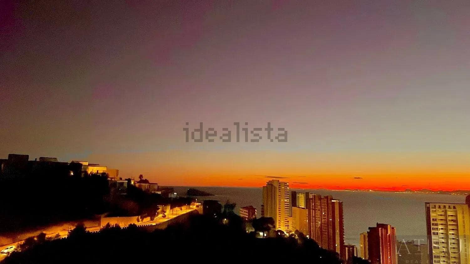 Ático de 2 habitaciones en Benidorm en venta con piscina - 315.000 € (Ref: 9894826)