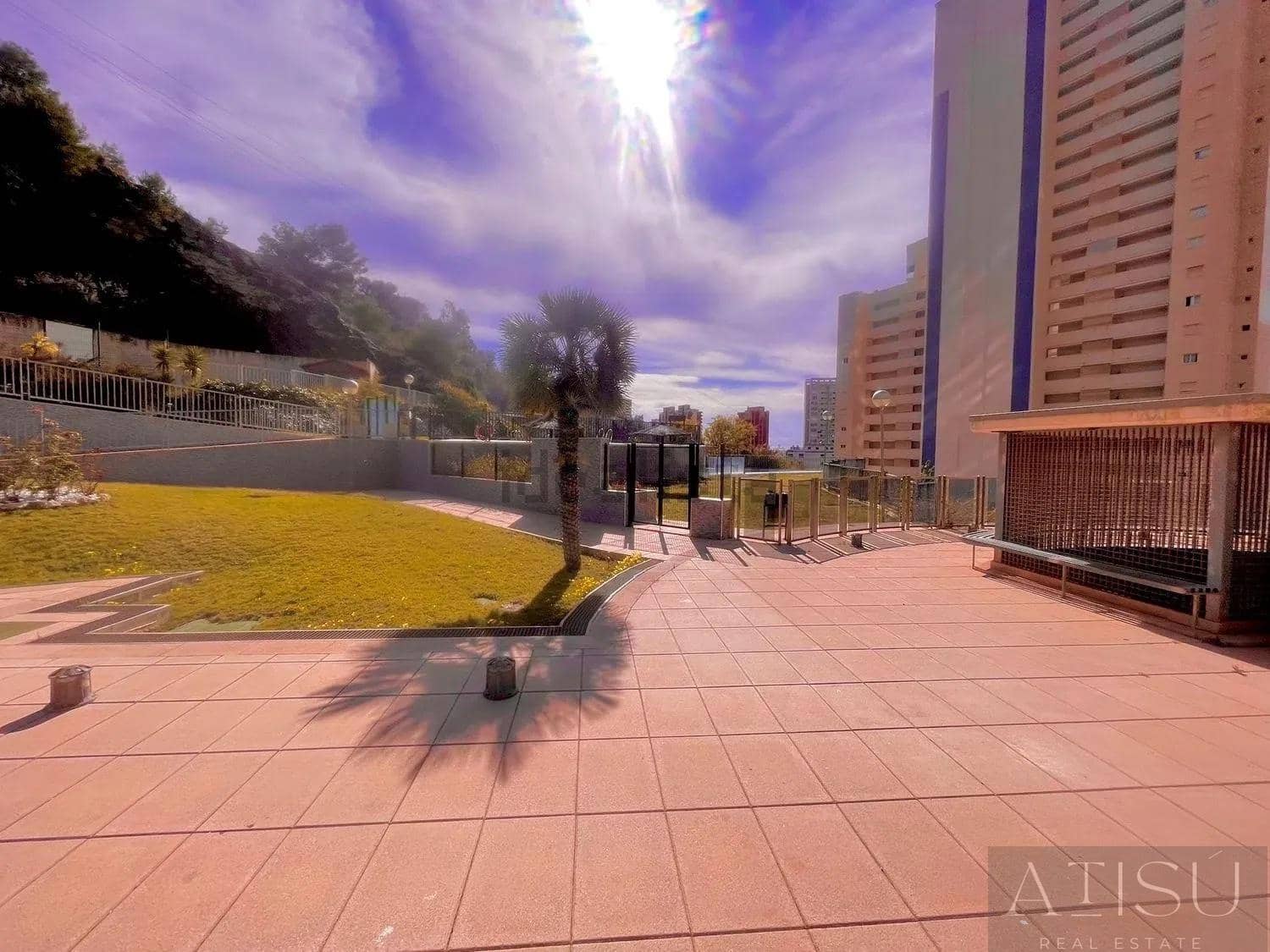 Ático de 2 habitaciones en Benidorm en venta con piscina - 315.000 € (Ref: 9894826)