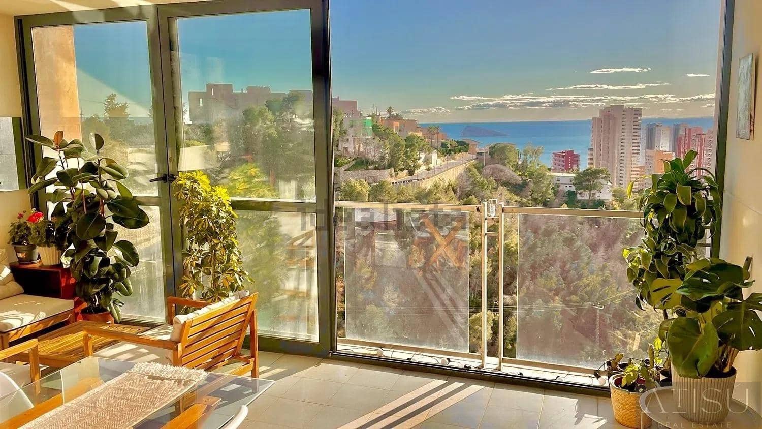 Ático de 2 habitaciones en Benidorm en venta con piscina - 315.000 € (Ref: 9894826)