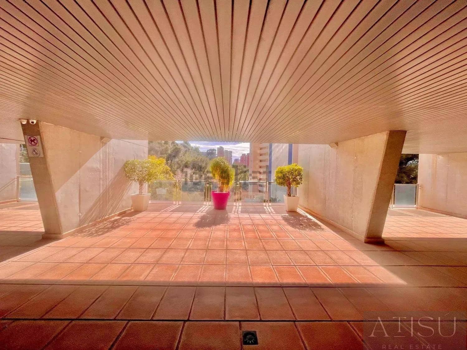 Ático de 2 habitaciones en Benidorm en venta con piscina - 315.000 € (Ref: 9894826)