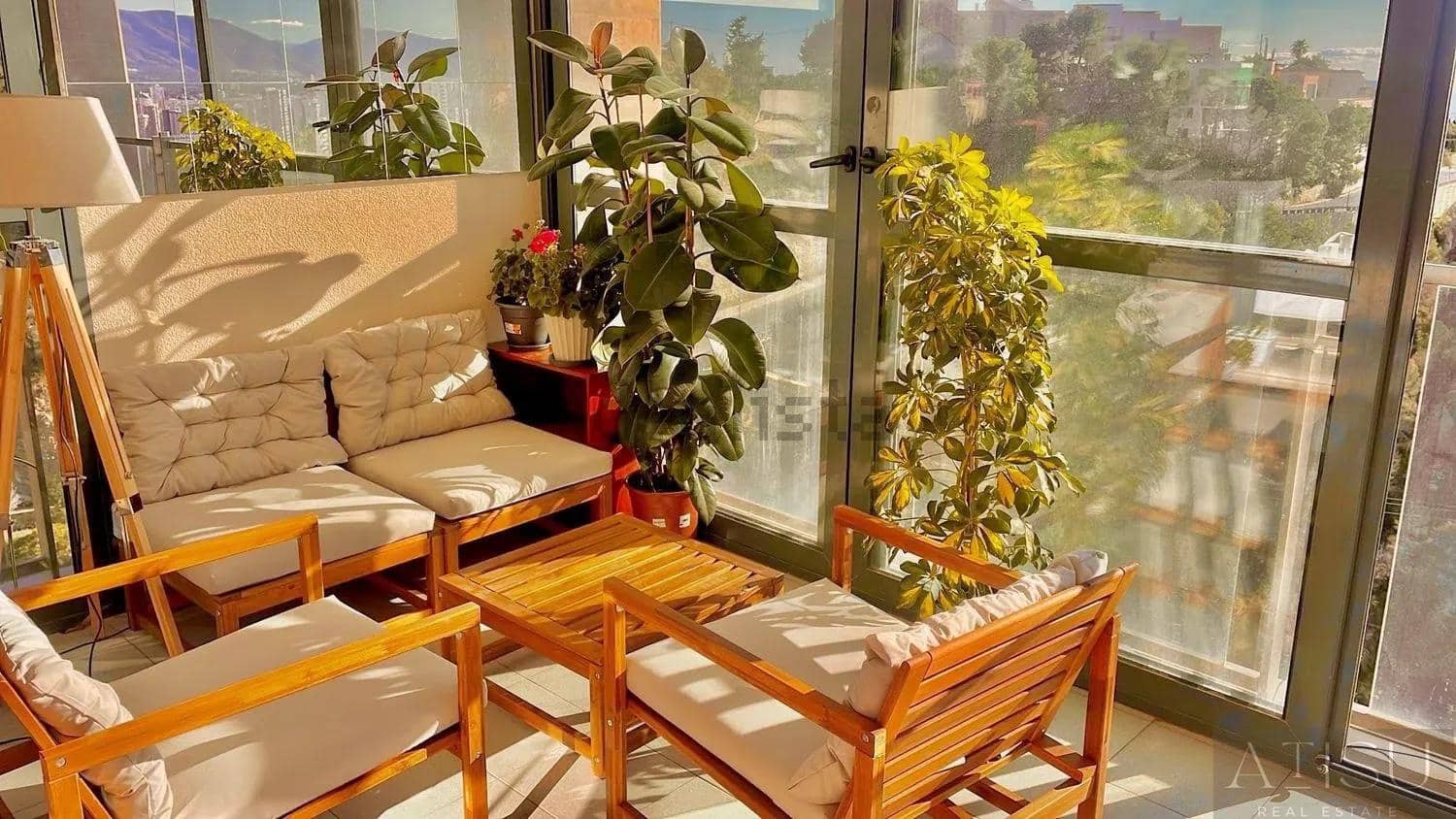 Ático de 2 habitaciones en Benidorm en venta con piscina - 315.000 € (Ref: 9894826)