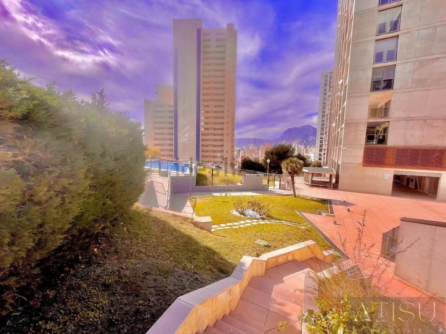 Ático de 2 habitaciones en Benidorm en venta con piscina - 315.000 € (Ref: 9894826)