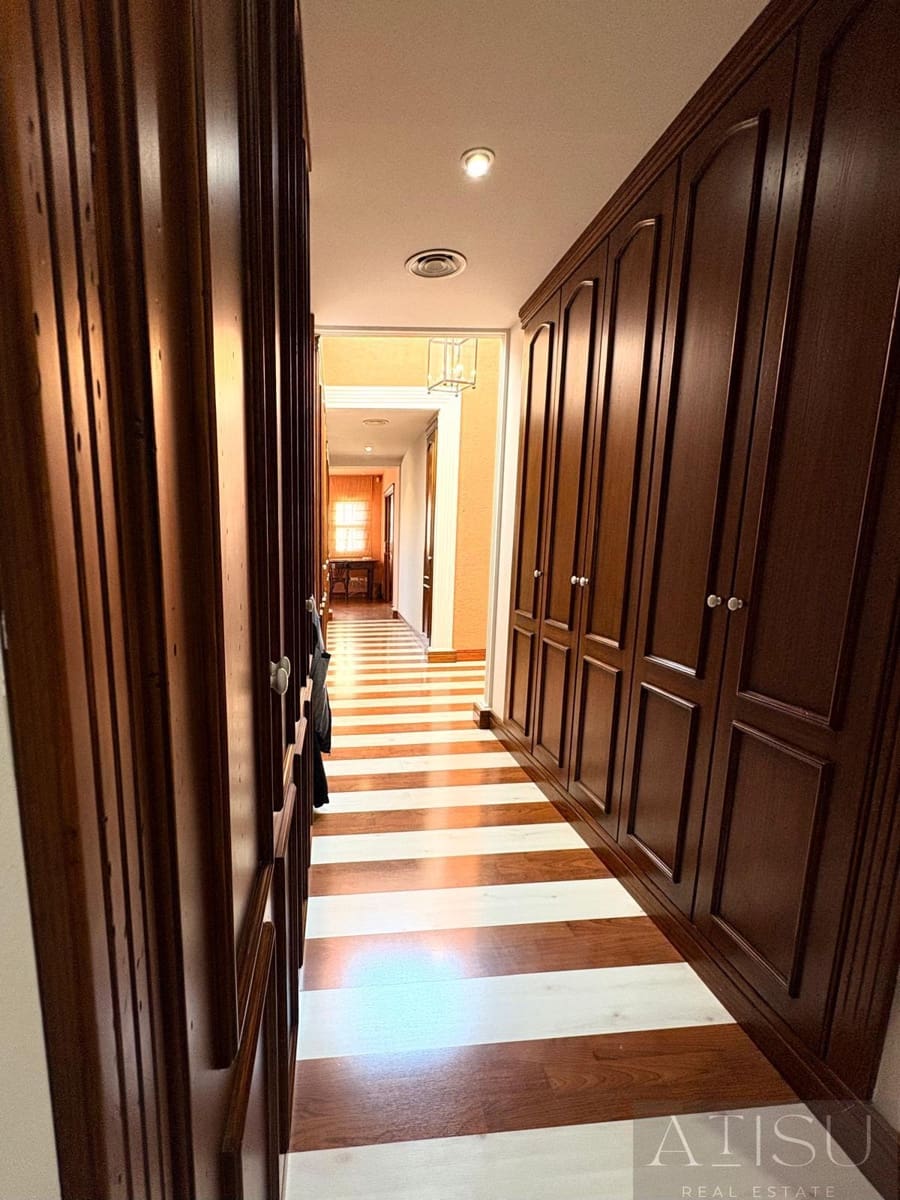 6 Zimmer Villa zu vermieten in Benidorm mit Pool - 5.500 € (Ref: 9894828)