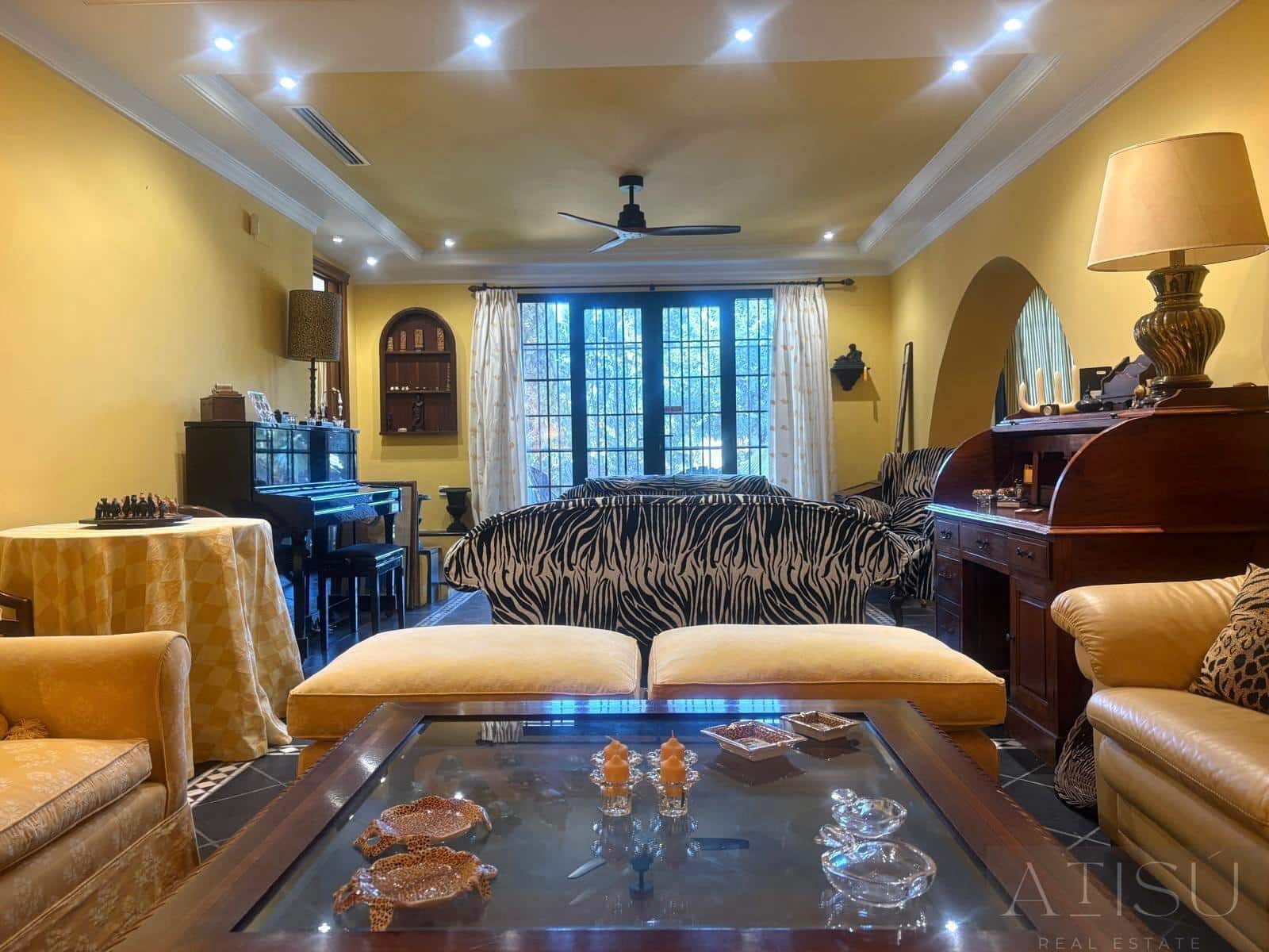 6 Zimmer Villa zu vermieten in Benidorm mit Pool - 5.500 € (Ref: 9894828)