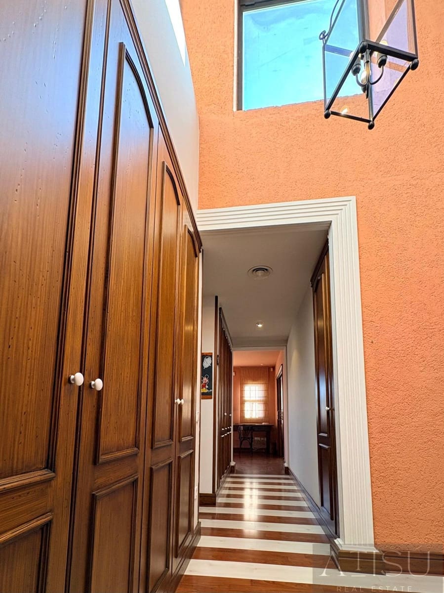 6 Zimmer Villa zu vermieten in Benidorm mit Pool - 5.500 € (Ref: 9894828)