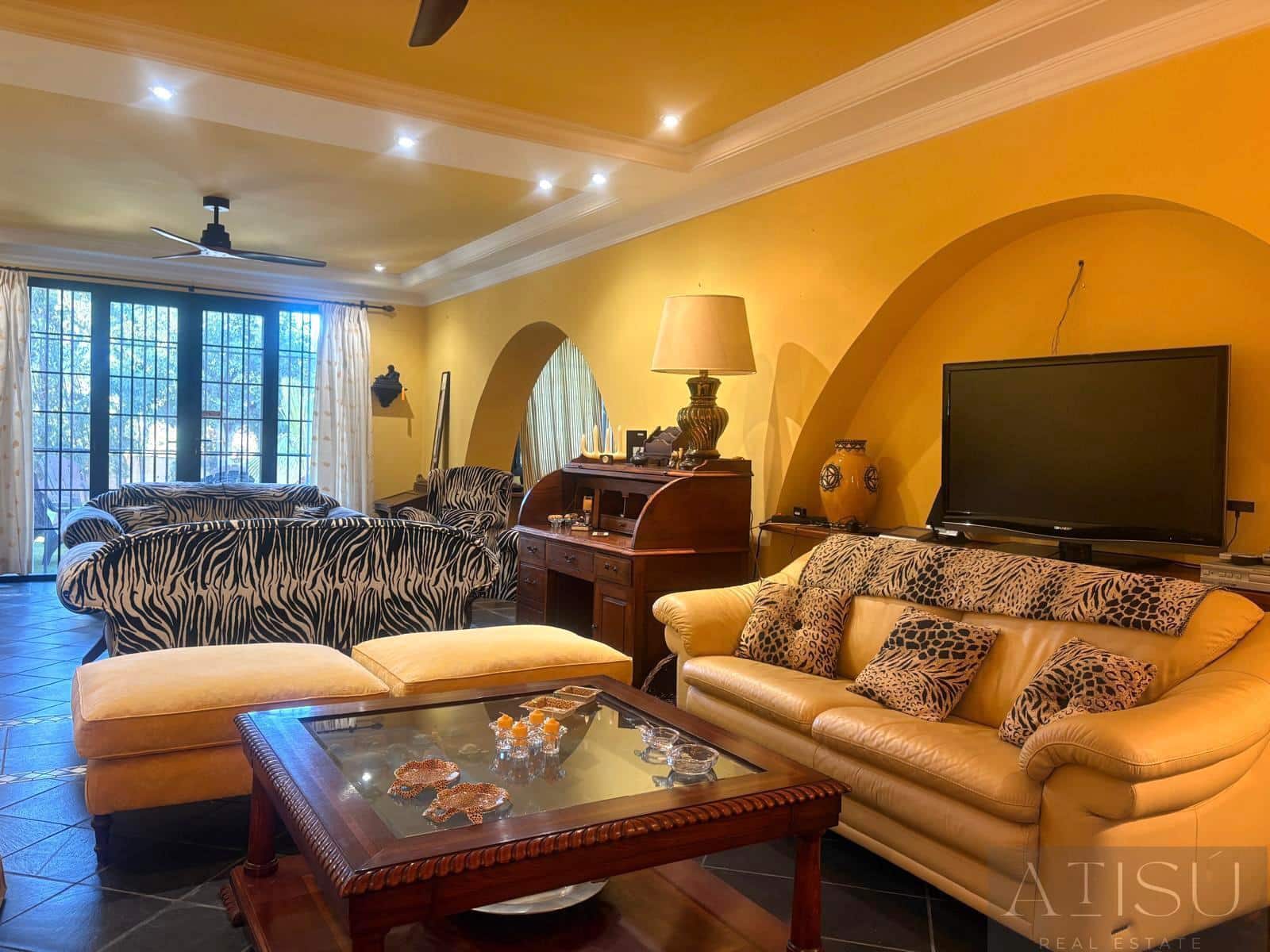 6 Zimmer Villa zu vermieten in Benidorm mit Pool - 5.500 € (Ref: 9894828)